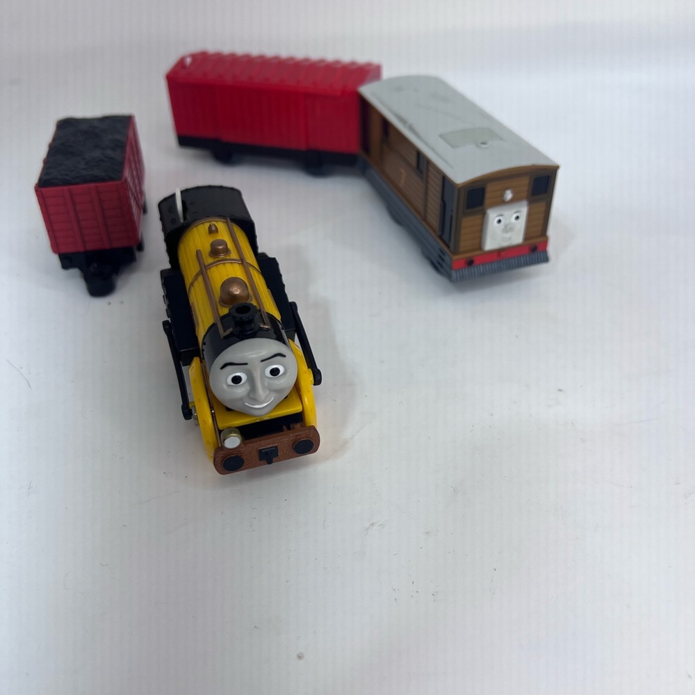 2012 Thomas The Train Stephen And Toby Engines With 2 Cargo Cars Untested